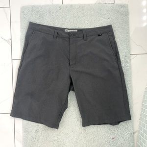 Travis Mathew Hefner short 36. Dark Grey.
